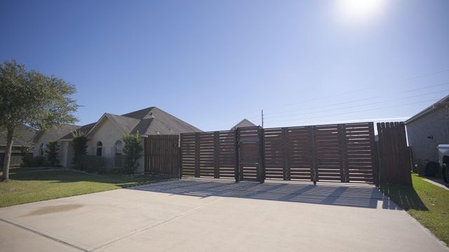 38 Palmero Way, Manvel, TX 77578