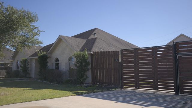 38 Palmero Way, Manvel, TX 77578