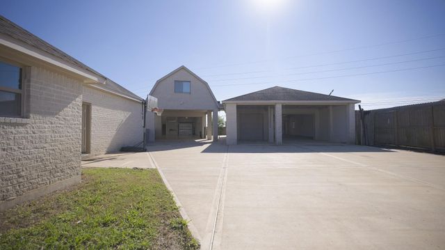 38 Palmero Way, Manvel, TX 77578