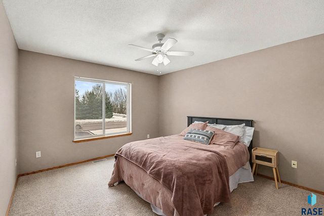 4924 S Dunlap Ct Court, Sioux Falls, SD 57106