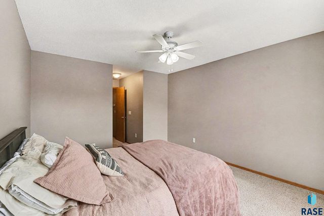 4924 S Dunlap Ct Court, Sioux Falls, SD 57106