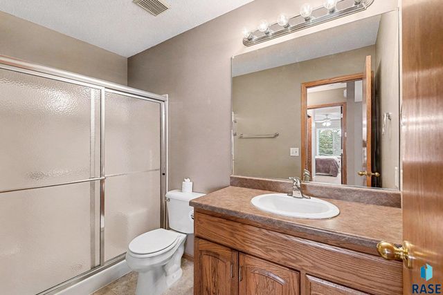 4924 S Dunlap Ct Court, Sioux Falls, SD 57106