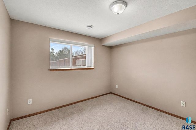 4924 S Dunlap Ct Court, Sioux Falls, SD 57106