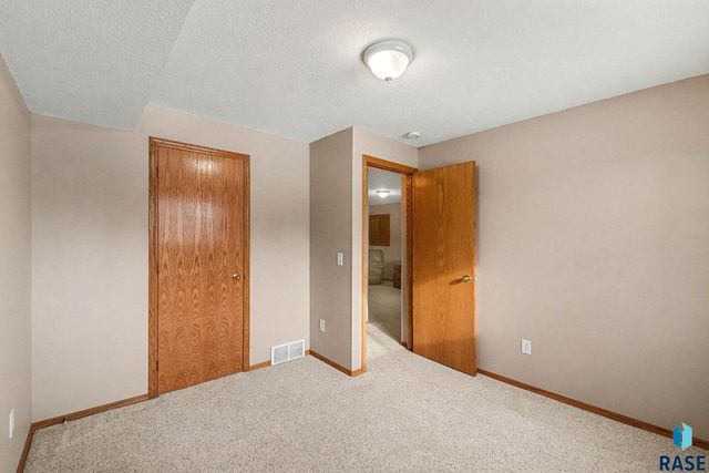 4924 S Dunlap Ct Court, Sioux Falls, SD 57106