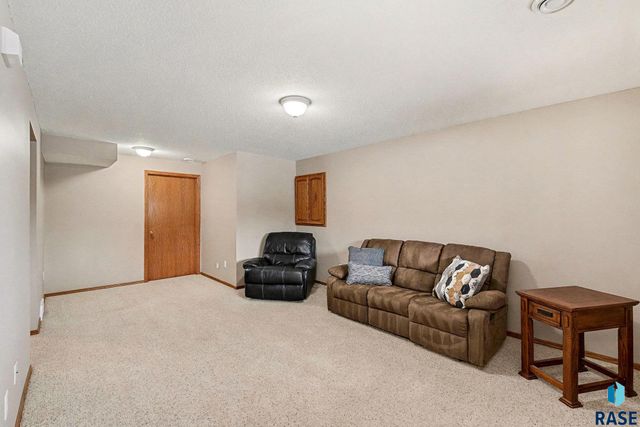 4924 S Dunlap Ct Court, Sioux Falls, SD 57106