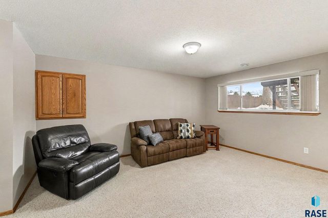 4924 S Dunlap Ct Court, Sioux Falls, SD 57106