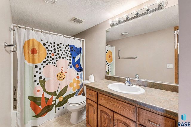 4924 S Dunlap Ct Court, Sioux Falls, SD 57106