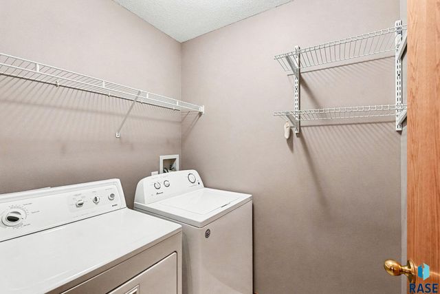 4924 S Dunlap Ct Court, Sioux Falls, SD 57106