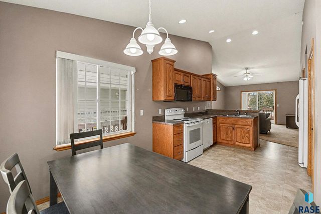 4924 S Dunlap Ct Court, Sioux Falls, SD 57106