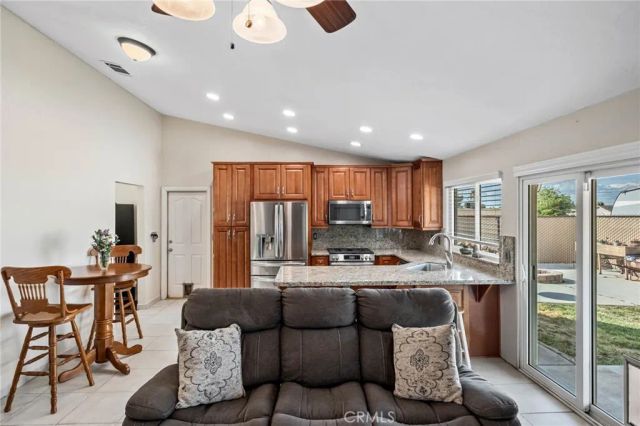 14837 Melbourne, Hesperia, CA 92345