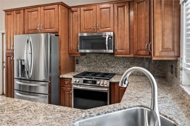 14837 Melbourne, Hesperia, CA 92345