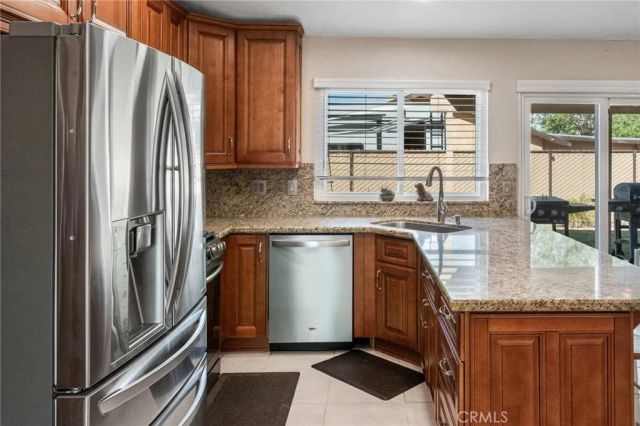 14837 Melbourne, Hesperia, CA 92345