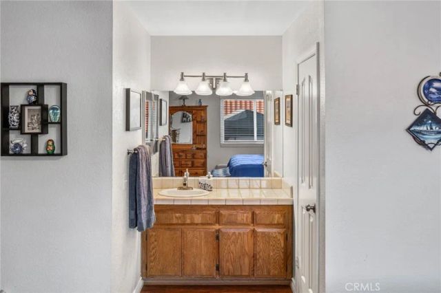 14837 Melbourne, Hesperia, CA 92345