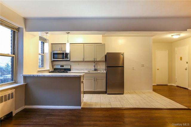 730 Pelham Road 2D, New Rochelle, NY 10805