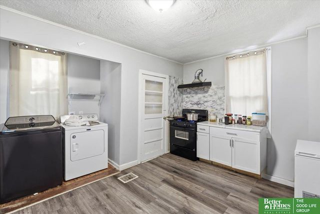 1334 S 25 Street, Omaha, NE 68105