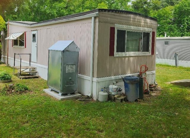 27 Woodward Road, Lincoln, RI 02865