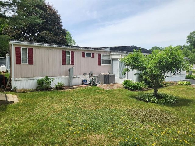 27 Woodward Road, Lincoln, RI 02865