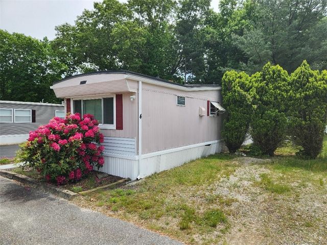 27 Woodward Road, Lincoln, RI 02865