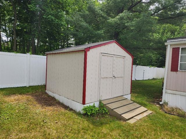 27 Woodward Road, Lincoln, RI 02865