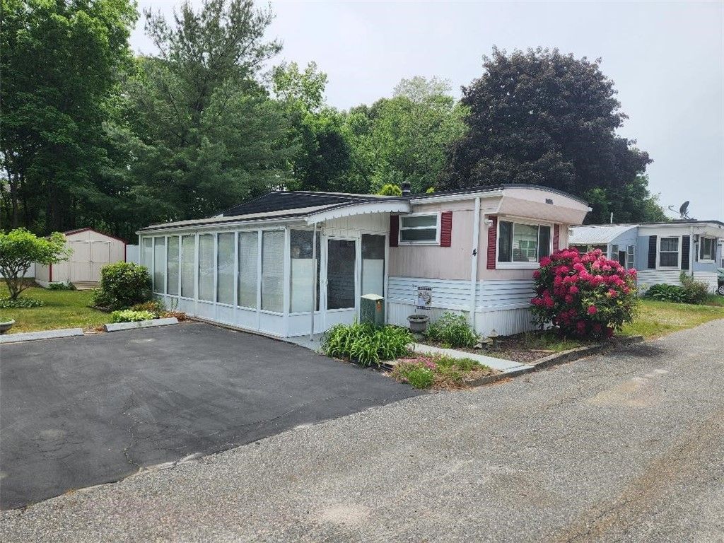 27 Woodward Road, Lincoln, RI 02865