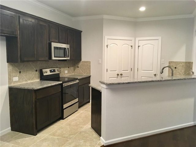 2203 Highland Villa Lane, Arlington, TX 76012
