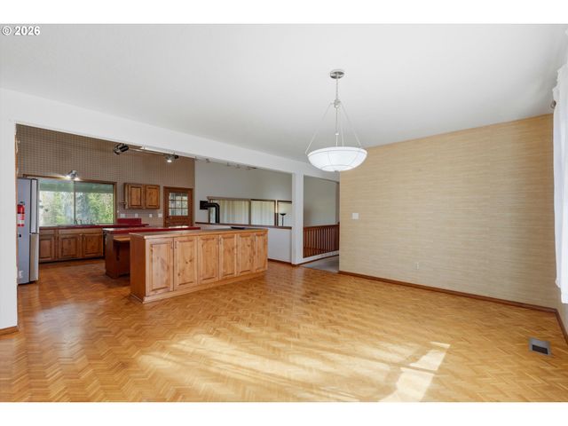 5463 Se ALDERCREST Rd, Milwaukie, OR 97222