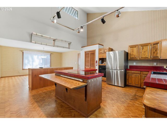 5463 Se ALDERCREST Rd, Milwaukie, OR 97222