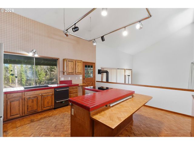 5463 Se ALDERCREST Rd, Milwaukie, OR 97222