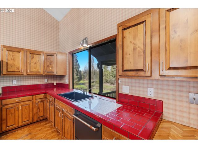 5463 Se ALDERCREST Rd, Milwaukie, OR 97222