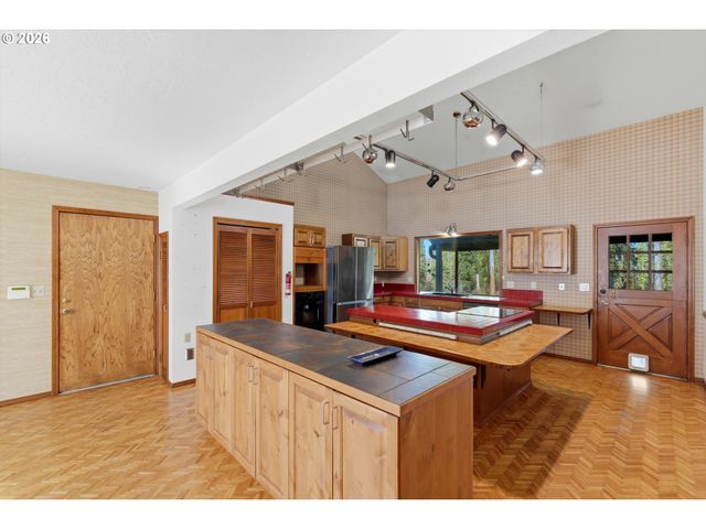 5463 Se ALDERCREST Rd, Milwaukie, OR 97222