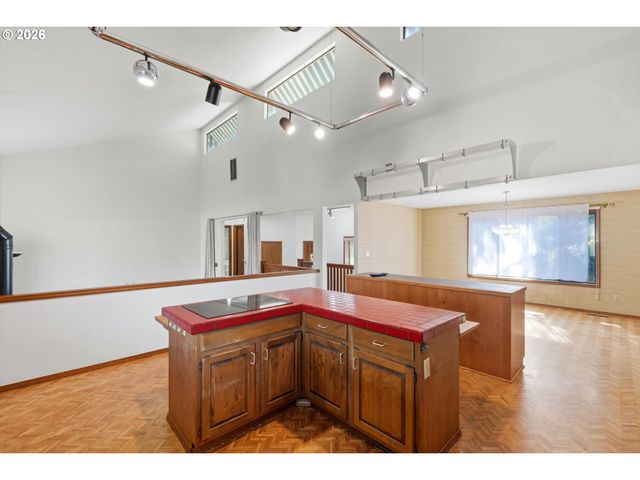 5463 Se ALDERCREST Rd, Milwaukie, OR 97222