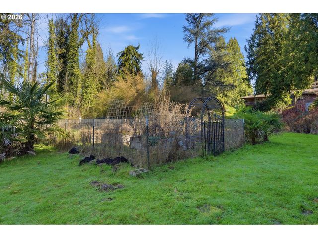 5463 Se ALDERCREST Rd, Milwaukie, OR 97222