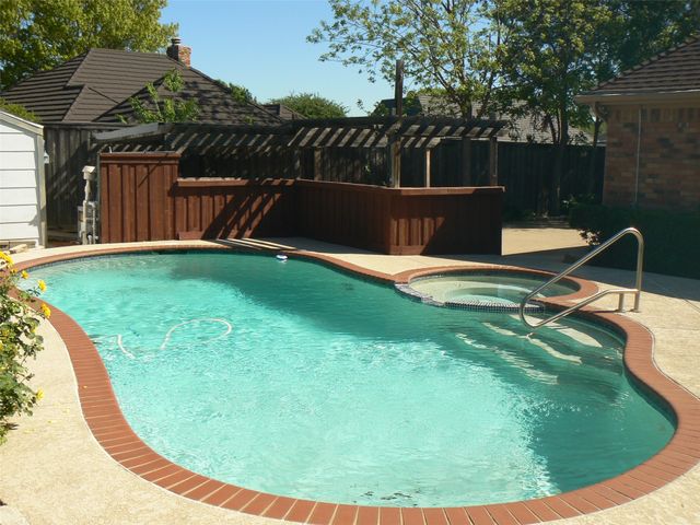 1609 woodhill Lane, Bedford, TX 76021