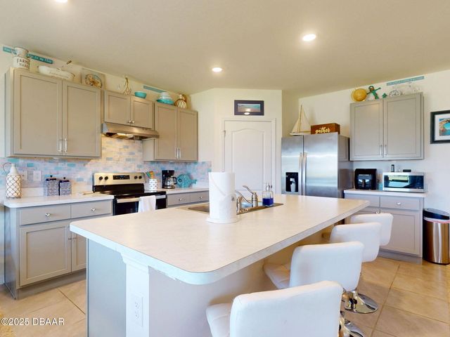 918 Noble, New Smyrna Beach, FL 32168