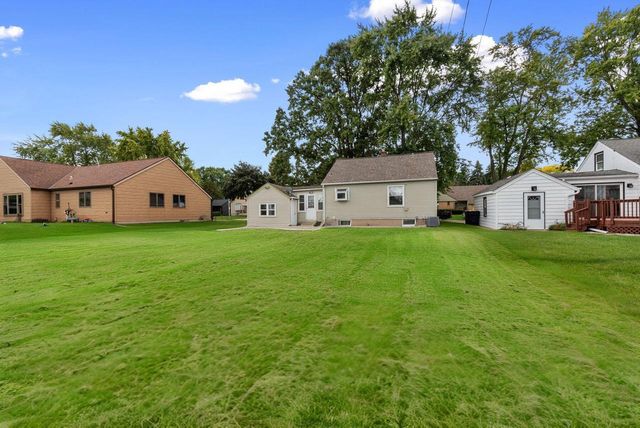 932 S 86th STREET, West Allis, WI 53214