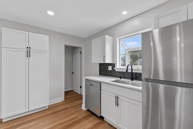932 S 86th STREET, West Allis, WI 53214