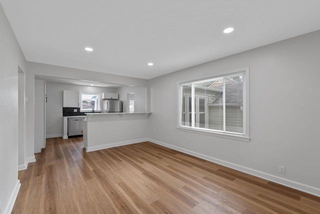 932 S 86th STREET, West Allis, WI 53214
