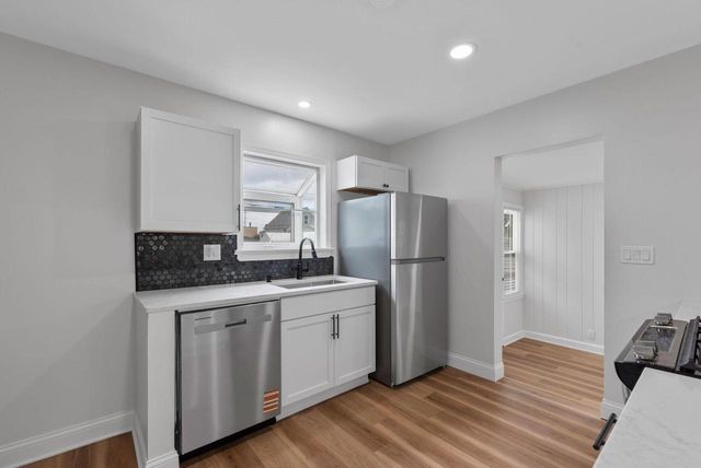 932 S 86th STREET, West Allis, WI 53214