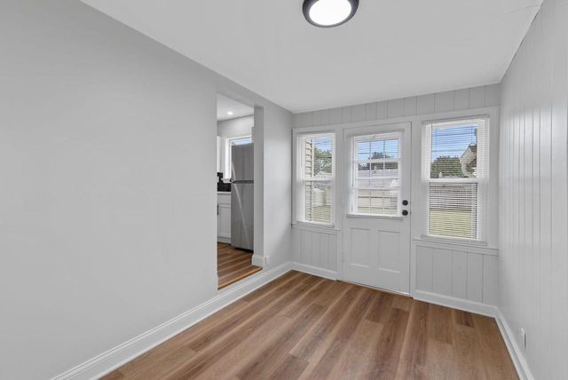 932 S 86th STREET, West Allis, WI 53214