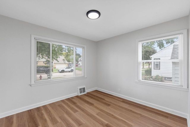 932 S 86th STREET, West Allis, WI 53214