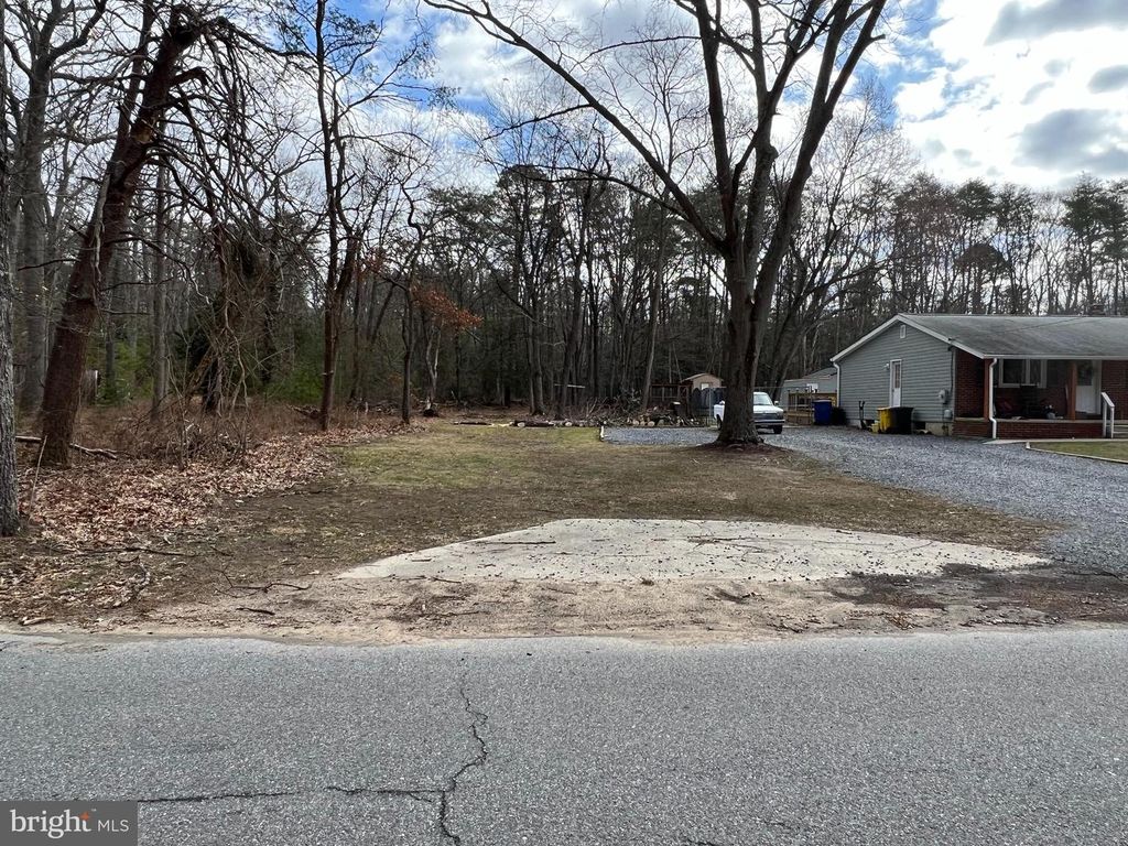 8327 BEACHWOOD PARK RD, Pasadena, MD 21122