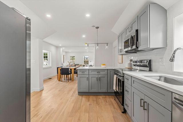 380 Salem St, Woburn, MA 01801