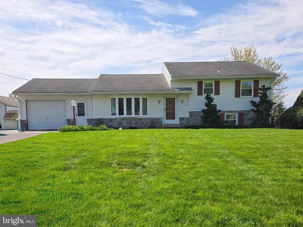 2382 SPRUCE ST, Manheim, PA 17545