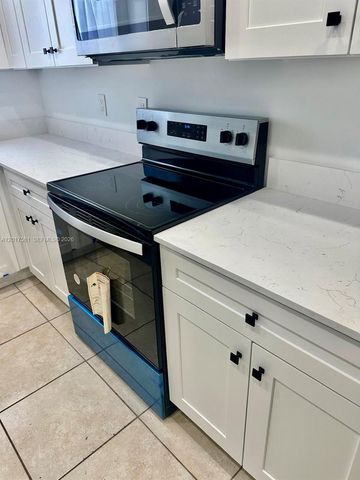 2301 Wilson St A, Hollywood, FL 33020