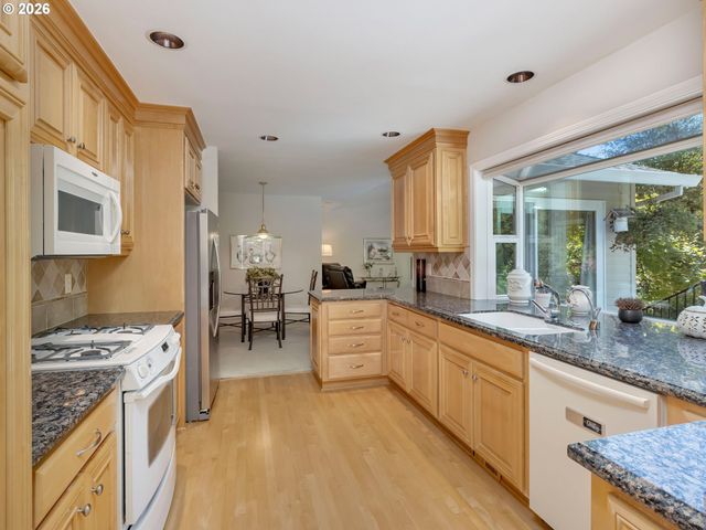 8865 Sw SCHECKLA Dr, Tigard, OR 97224