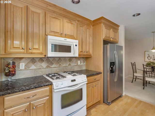 8865 Sw SCHECKLA Dr, Tigard, OR 97224