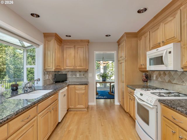 8865 Sw SCHECKLA Dr, Tigard, OR 97224