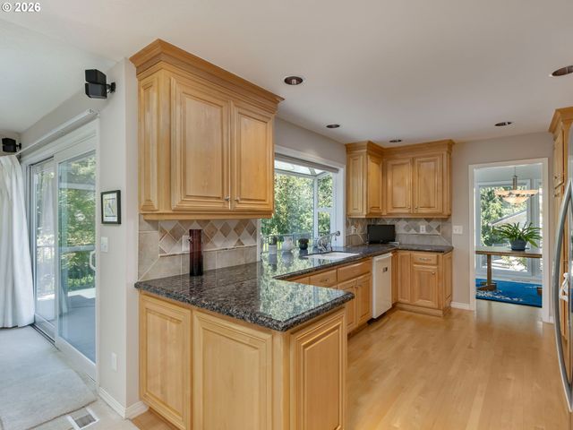 8865 Sw SCHECKLA Dr, Tigard, OR 97224