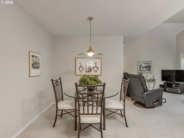 8865 Sw SCHECKLA Dr, Tigard, OR 97224