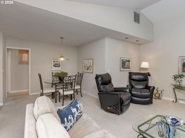 8865 Sw SCHECKLA Dr, Tigard, OR 97224